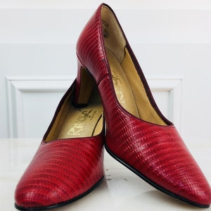 Risque&#39; Red Reptile Embossed 1960s / 1970s Leather Pumps Like New!! Size US 6.5 B/AA  (SKU 10280SH)
