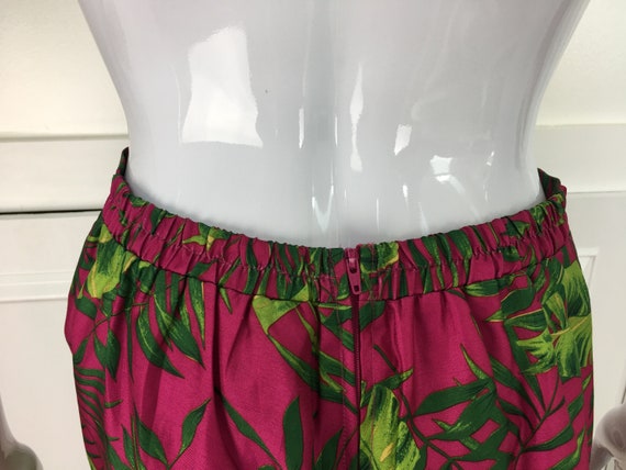 1990s Hot Pink and Green Tropical Cropped Capri S… - image 5