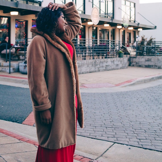 Early 1980s Does 1940s Luxurious Italian Made Camel Colored Cashmere Blend Mink Coat - Size 10 / PLUS