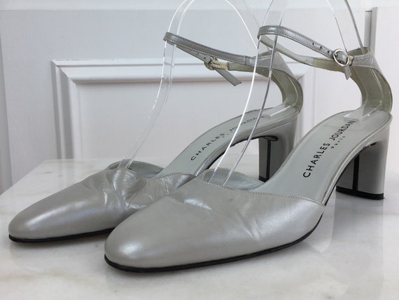 Charles Jourdan Paris Silvery Gray Leather 1980s / 1990s Mary Jane Heels Size 8 (SKU 10295SH)