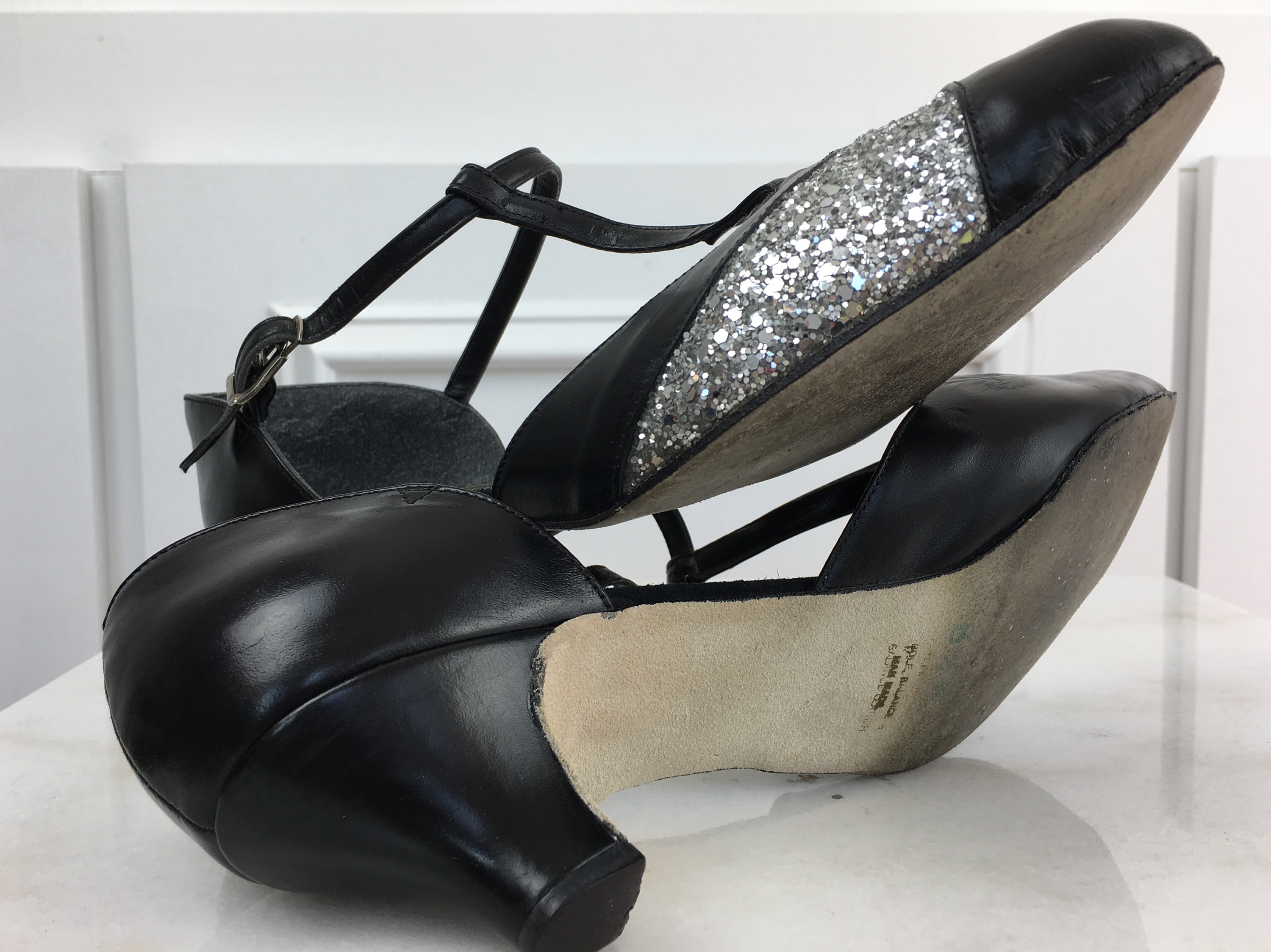 t strap closed toe
