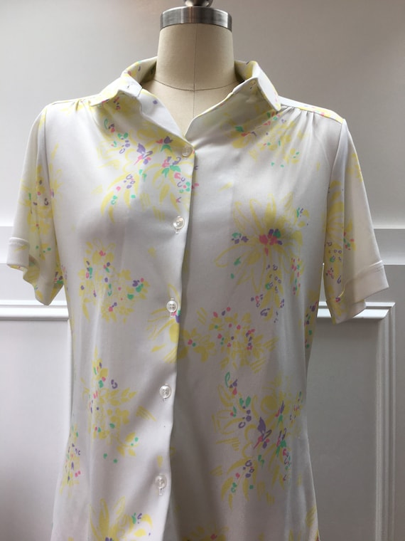 1970s Pastel Floral Short Sleeve Synthetic Shirt Size US 16 / PLUS