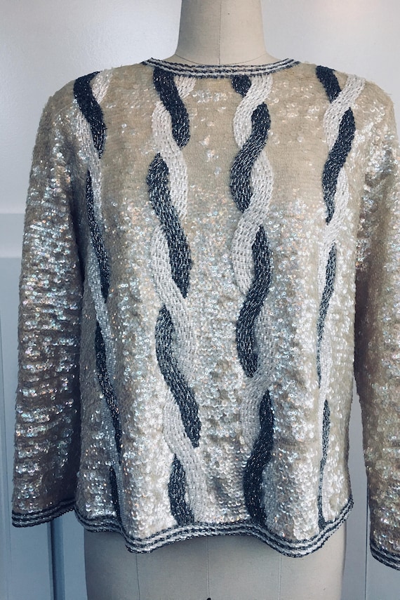 1960s Vintage Frederick and Nelson Silver Gray & White Iridescent Sequin Encrusted Hand Beaded Cable Knit Design Sweater - US Size