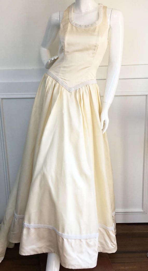 VIntage Ivory  1980s / 1990s Wedding Gown with Faux Pearls Sleeveless Scoop Neck Drop Waist Sweep Train (SKU 10092CL)