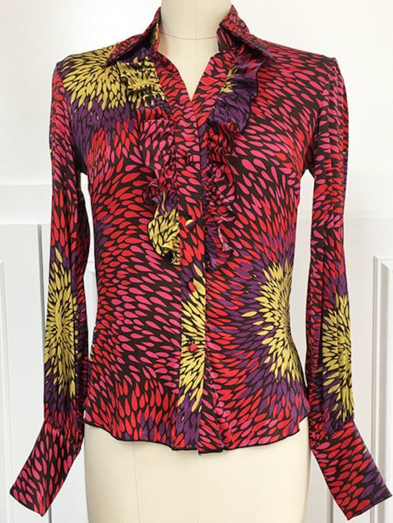 Vibrant Trina Turk Los Angeles Silk Magenta Patterned Ruffled Blouse with a 1970s Vibe--Size P  (10205CL)