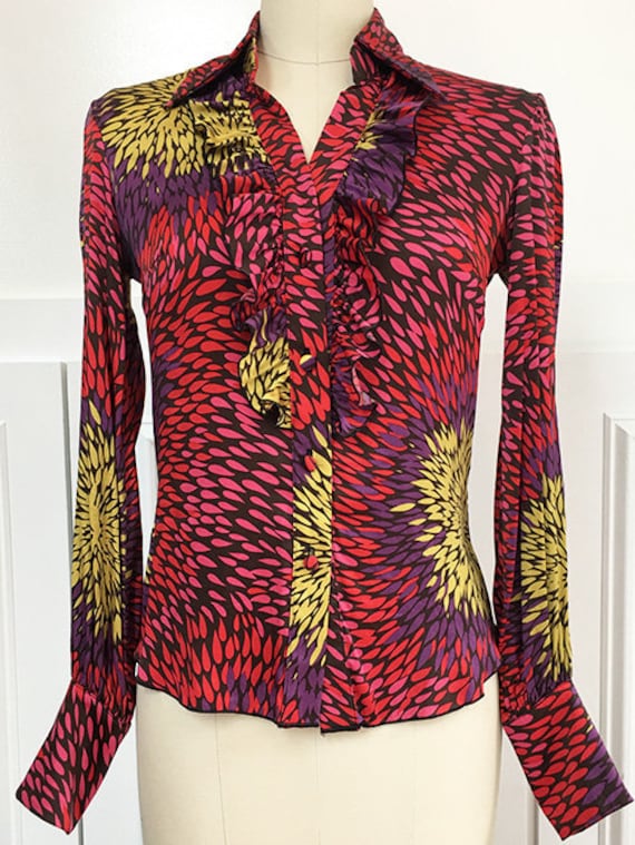 Vibrant Trina Turk Los Angeles Silk Magenta Patterned Ruffled Blouse with a 1970s Vibe--Size P  (10205CL)