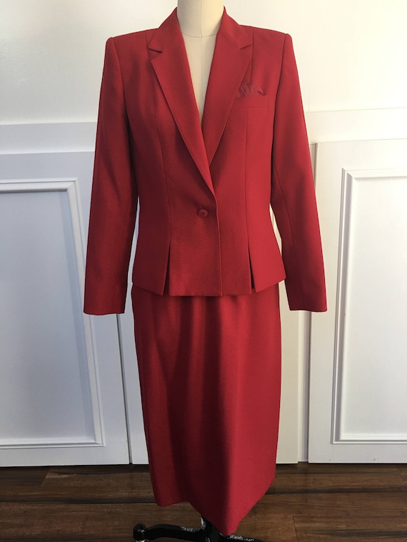 Sasson Paris New York Deep Red Skirt Suit with Fitted Blazer Like New! Size 4 / 5 ( SKU 10529CL)