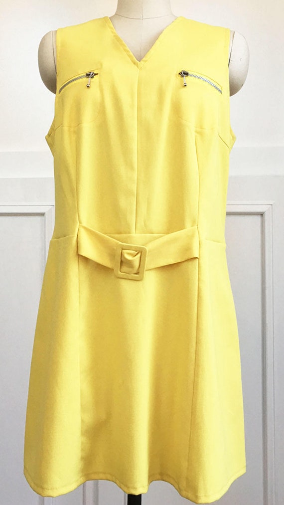 1960s - Inspired Italian Made Lemon Yellow Sleeveless Dress with Pale Orange Contrast Stitching Sz EU 46  PLUS Size