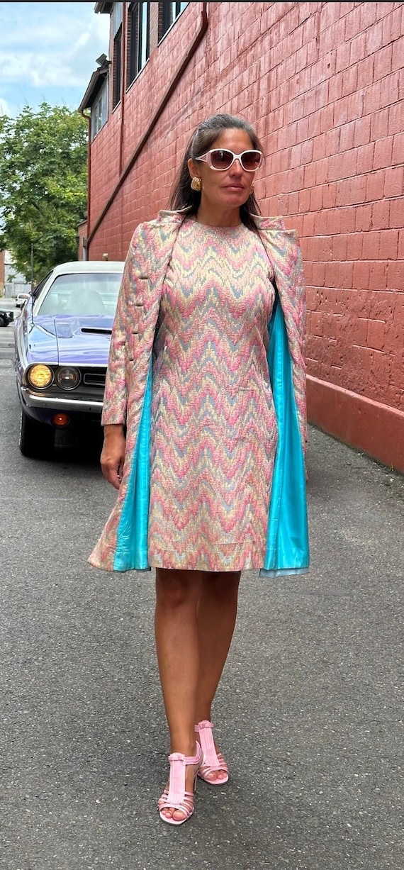 1960s Elinor Simmons for Malcolm Starr Pink Turquoise Gold Dress and Matching Coat - Size Approx. US 14 / PLUS SIZE!