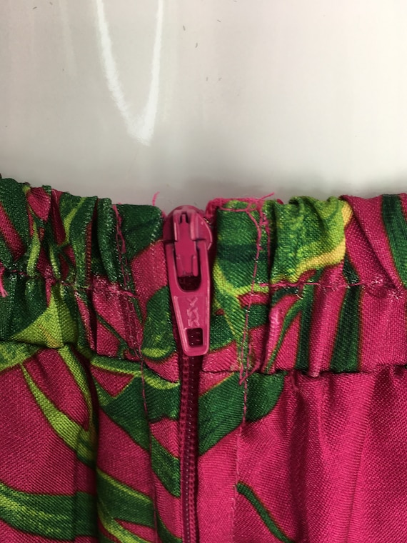 1990s Hot Pink and Green Tropical Cropped Capri S… - image 6