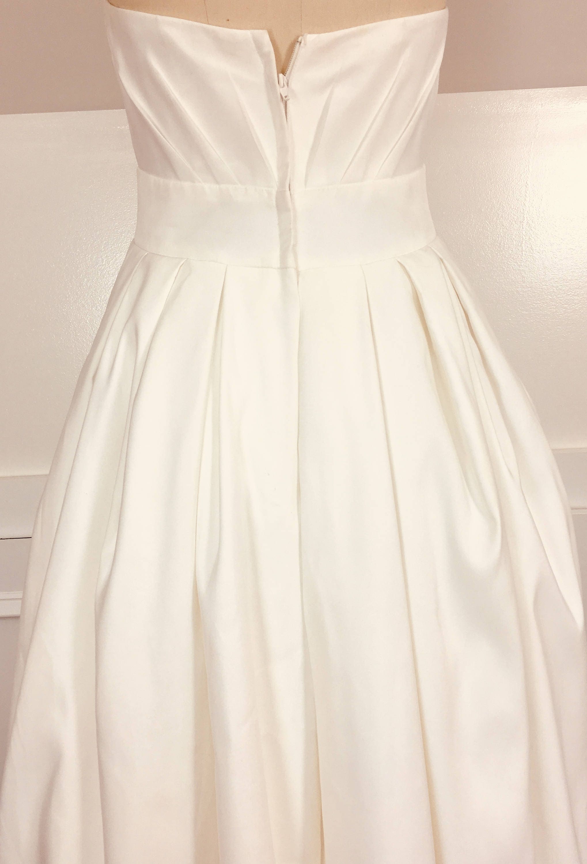 Oleg Cassini Pure White Strapless Sweetheart Neck 1990s Tulip Wedding ...