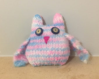 Pink knitted owl decoration