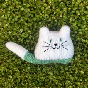 Amigurumi white kitten, knitted small cat gift image 2