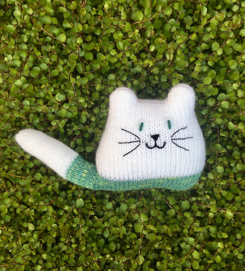 Amigurumi white kitten, knitted small cat gift image 2