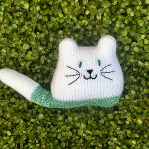 Amigurumi white kitten, knitted small cat gift image 1