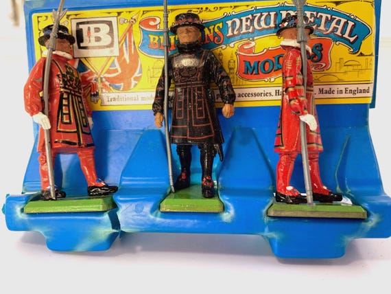 Vintage British Cast Iron British Military Figures In Ceremonial