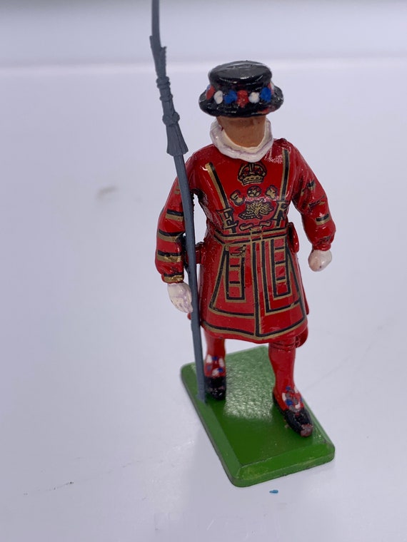 英国の兵士置物 Vintage British Cast Iron British Military Figures In Ceremonial