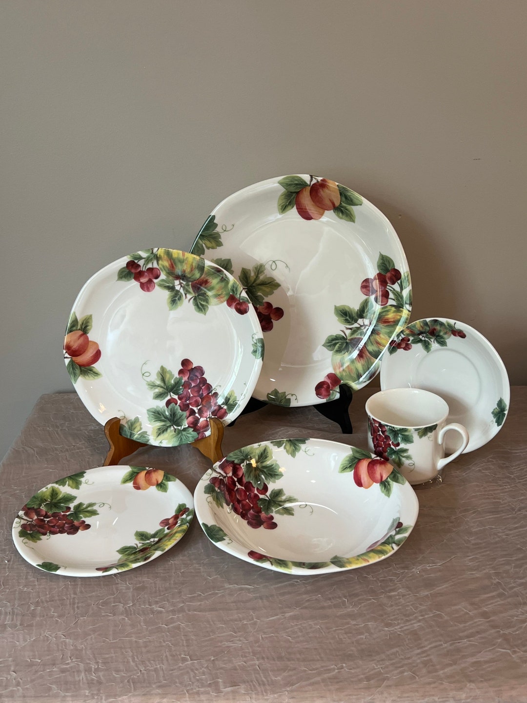 Royal Doulton Vintage Grape Everyday Ware Choose From Dinner Plate