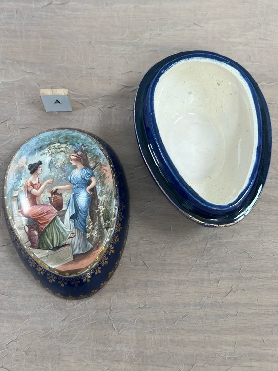 Mid-Century Egg-Shaped Porcelain Pill/Trinket Box… - image 3
