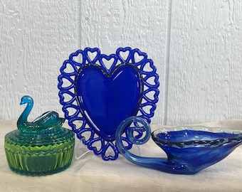 This is a Vintage Jeanette Swan Glass Blue and Green Trinket Dish