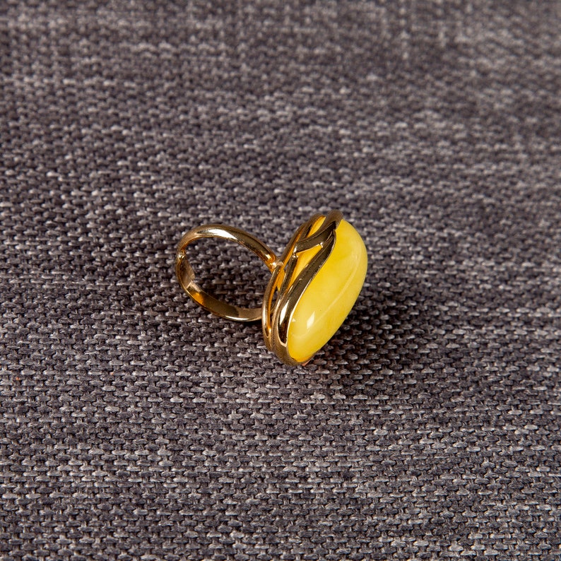 Baltic Amber Beautiful Gold plated yellow Ring 11.7 g.