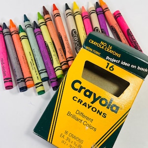 Crayola 16  Count Crayons Vintage 1985 Discontinued Crayola Font