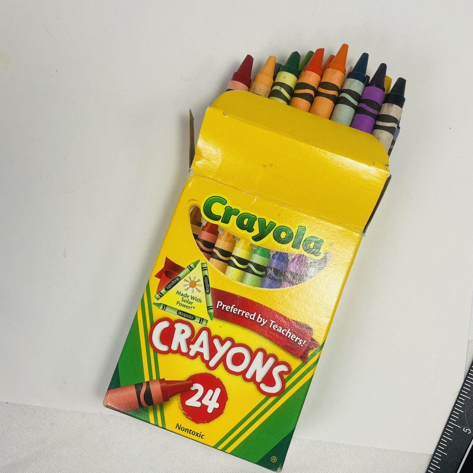 Crayola Crayon Box 24 Colors Retired Dandelion 2010 Made