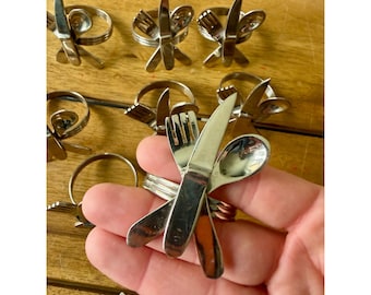 Set Of 8 Silver Toned Metal Utensil Napkin Rings Fork Knife Spoon Design Vintage