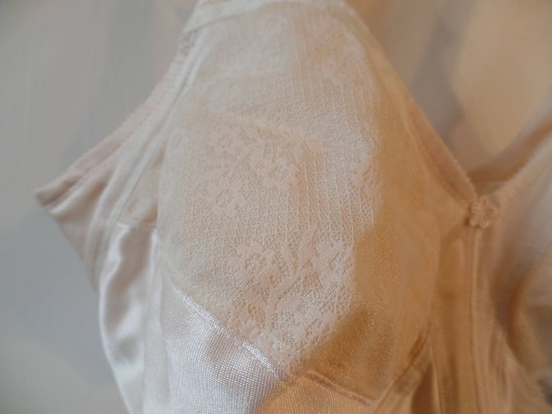 Beautiful Airway 42D style 1598 mastectomy bra vintage 1990/'s made to wear with breast prosthesis