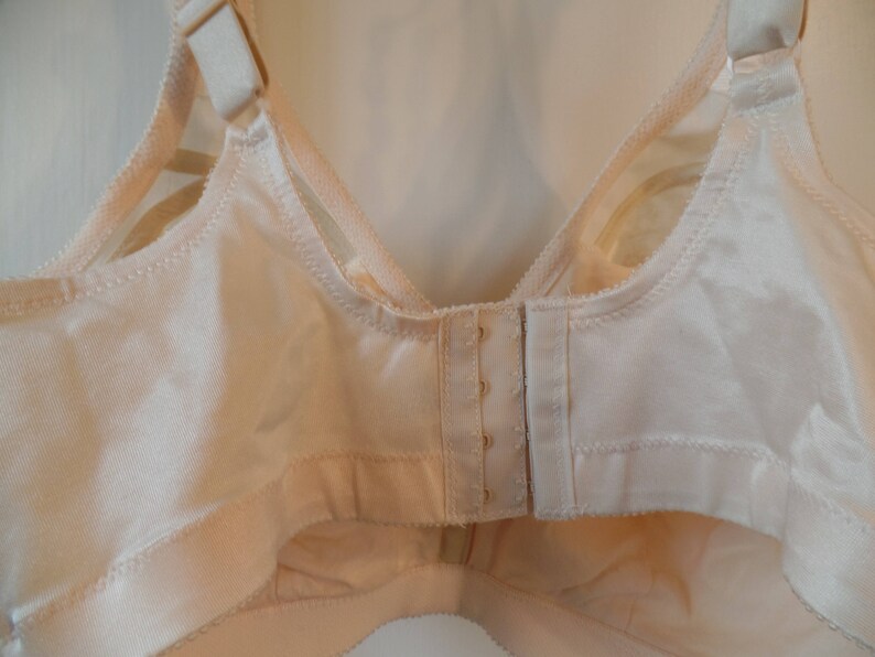 Beautiful Airway 42D style 1598 mastectomy bra vintage 1990/'s made to wear with breast prosthesis