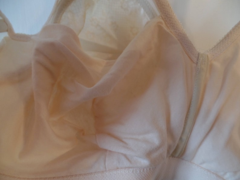 Beautiful Airway 42D style 1598 mastectomy bra vintage 1990/'s made to wear with breast prosthesis