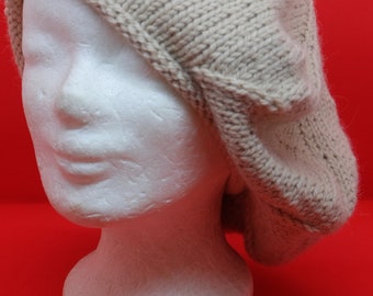 Knitted beret made of merino and alpaca