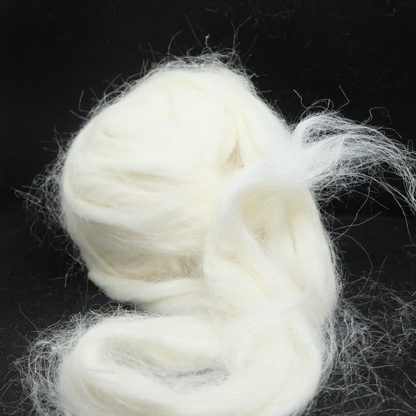 50 grams of nettle fibers in a comb, for spinning and crafting (1kg = 128.00 euros)