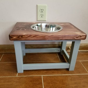 Elevated dog feeder. Large size dog feeding station. Single bowl feeder. Dog bowl stand. Pet food bowl stand. Dog food tray.