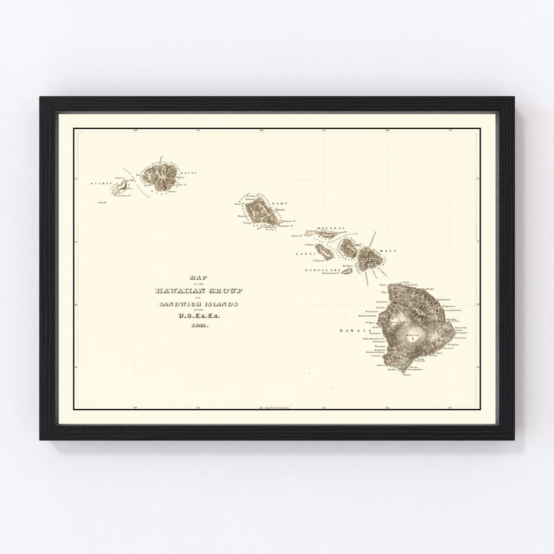 Pu&ograve; includere: Una mappa vintage delle isole Hawaii, conosciute anche come isole Sandwich, del 1861. La mappa mostra le isole di Kauai, Oahu, Maui, Molokai, Lanai, Niihau e Hawaii.