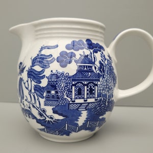 Willow Churchill Georgian shape large milk jug pitcher creamer 850ml blue and white 1980s