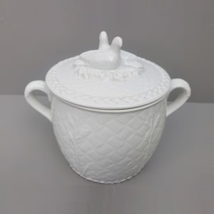 9" tall Royal Worcester Gourmet XL stock pot extra large casserole dish white fine porcelain embossed basketweave birds handle oven safe