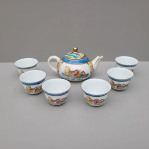 Vintage miniature porcelain Chinese tea pot & 6 cups decorated with hand painted pair of ducks with gold lustre highlights | teapot 6cm tall