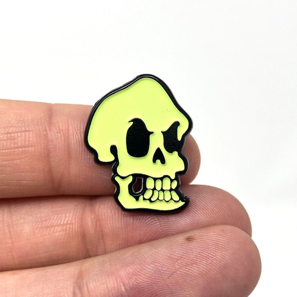The Curse of Monkey Island - Murray the Talking Skull glow-in-the-dark enamel pin or magnet - Classic PC game art - retro gaming