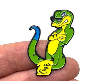 Gex for PS1 / 3DO, Gex the Gecko 1.5” enamel pin and magnet - retro game art - retro gaming pin