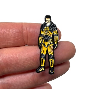 Half-Life - Gordon Freeman enamel pin and magnet - Classic PS game art - retro gaming pin