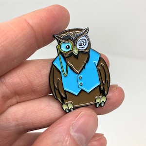 King&#39;s Quest V - Cedric the Owl Enamel Pin or Magnet - Retro game art - PC Gaming art