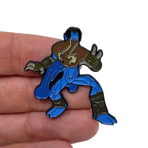 Legacy of Kain / Soul Reaver series, Raziel enamel pin and magnet - Classic PS game art - retro gaming pin
