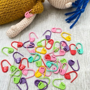 Locking Stitch Markers, amigurumi supplies, plastic Safety Pins Tags Fasteners, Locking plastic stich holders markers, 20mm, 25 pieces
