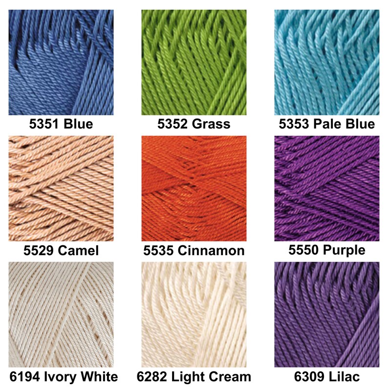 Puede incluir: Una cuadr&iacute;cula de nueve muestras de hilo que incluye 5351 Blue, 5352 Grass, 5353 Pale Blue, 5529 Camel, 5535 Cinnamon, 5550 Purple, 6194 Ivory White, 6282 Light Cream y 6309 Lilac, cada una etiquetada con su nombre y n&uacute;mero correspondiente.