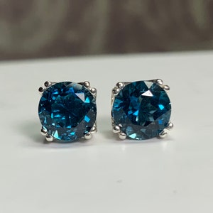 Gift for mom 925 Sterling Silver Prong Setting SALE Earlobe Piercing Handmade Earrings Natural Blue Topaz Stud Earrings Mother/'s Day