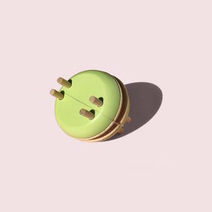 Macaron Pom Maker – Pistachio
