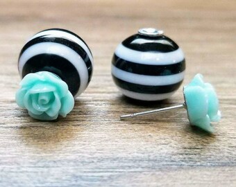 Pendientes delanteros y traseros - Stud azul claro - pendiente de rosa - pastel - blanco y negro - joyería de declaración - pendientes Peekaboo - estilo de moda