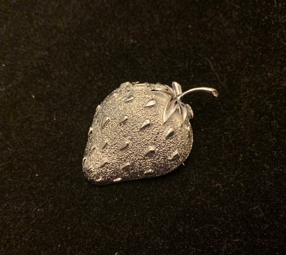 Vintage Sarah Coventry Silver Tone Strawberry Broo