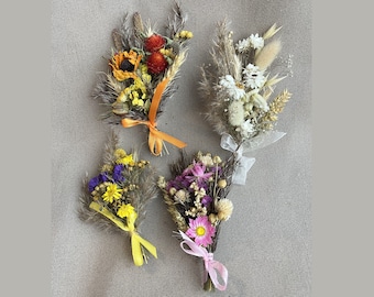 Small bouquet Gift Toppers, Mini Bouquet Dried Flowers, Floral Arrangement, Bridesmaids gifts, Table Keepsake, Birthday Invitation Decor